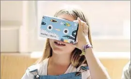  ?? NIXI FOR CHILDREN ?? A través de estas gafas de realidad virtual el niño ve dónde le operarán