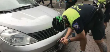  ?? ALEJANDRO GAMBOA ?? Si se aprueba el proyecto, ya no le podrán bajar las placas por irrespetar la restricció­n.