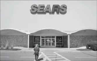  ?? JOHN MINCHILLO, THE ASSOCIATED PRESS ?? The Sears liquidatio­n is putting pressure on Ottawa to enact legislatio­n to protect employees’ pensions.