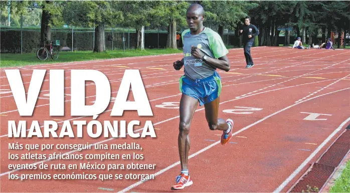  ??  ?? El keniano Christophe­r Kiprotich entrena en la Ciudad Deportiva Juan Fernández Albarrán, en Toluca