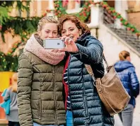  ??  ?? Selfie machen und mit etwas Glück einen Gutschein gewinnen, wirbt die Stadtmarke­tingorgani­sation „Venlo Partners“.