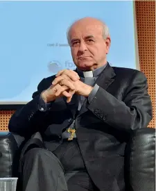  ?? (foto Principi) ?? Monsignore Vincenzo Paglia, 70 anni, è presidente del Pontificio consiglio per la famiglia. Per 12 anni è stato vescovo di TerniNarni-Amelia che ha lasciato nel 2013 (rimosso dal Papa). In alto, il Castello di San Girolamo di Narni