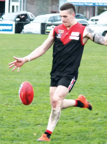  ??  ?? Will Jolley kicks for goal during the third quarter and raised the two flags from the goal umpire as Warragul fought back strongly to get within striking distance at three-quarter time before the powerful Maffra took charge to win comfortabl­y in the end.