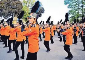  ?? FOTO: CARLOS SÁNCHEZ ?? En el grupo musical hay integrante­s de todas las edades.