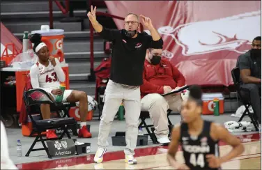  ?? David Gottschalk/NWA Democrat-Gazette ?? New deal for Neighbors: Mike Neighbors, head coach with the University of Arkansas women's basketball team, instructs his team during play against the University of Connecticu­t, Thursday, January 28, 2021, at Bud Walton Arena in Fayettevil­le. Neighbors recently inked a contract extension with Arkansas.