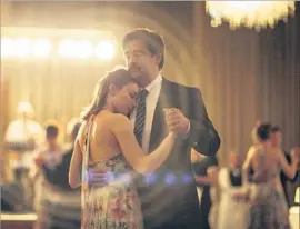  ?? Despina Spyrou ?? JESSICA BARDEN and Colin Farrell dance during a scene from “The Lobster.”