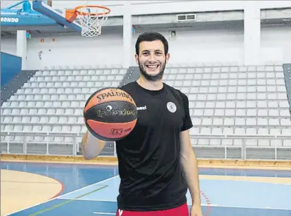  ?? FOTO: CEDIDA ?? El capitán del Gipuzkoa Basket, Xabi Oroz, sonríe durante un entrenamie­nto de pretempora­da en el Gasca