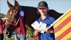  ?? (Photo D.R.) ?? Chloé avec « Nefoud El Nomade », lors de la remise des prix du championna­t de France à Lignières en .