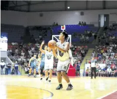  ?? PSL PHOTO ?? Froiland Maglasang showed the way as the Consolacio­n Sarok Weavers kicked off their title defense with a hard-earned 76-72 victory over the Davao Occidental Dreamers in the Pilipinas Super League (PSL) Under 21 Aspirants Division Second Conference last Friday at the Toledo City Megadome.