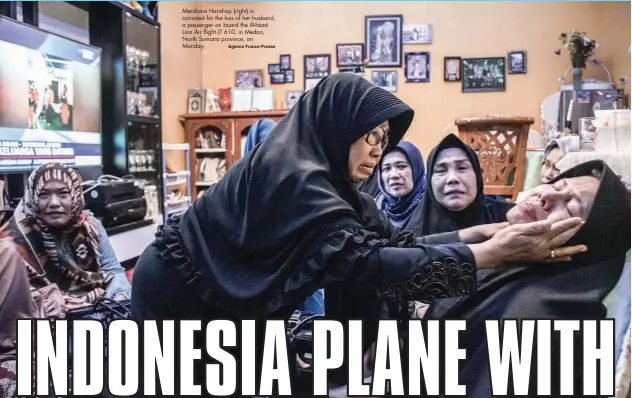  ?? Agence France-presse ?? Merdiana Harahap (right) is consoled for the loss of her husband, a passenger on board the ill-fated Lion Air flight JT 610, in Medan, North Sumatra province, on Monday.