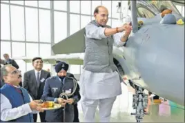  ?? REUTERS ?? Defence minister Rajnath Singh performs a ‘shastra puja’ (weapon worship) on the first Rafale jet delivered to the Indian Air Force by French company Dassault in Merignac, France, on Tuesday.