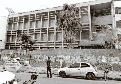  ?? Rubens Cavallari/folhapress ?? Fachada da Escola Estadual Professor Fidelino de Figueiredo, na Vila Buarque (região central de São Paulo), onde estudante fez queixa sobre comportame­nto de professor de educação física há cerca de quatro meses