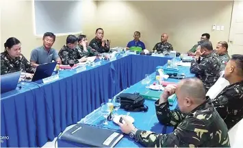  ??  ?? Members of the Mactan Island Golf Club (MIGC) Council headed by MGEN Alejandro Baclayon hold a meeting to finalize preparatio­ns for the 18th Island Tee, the club's annual member-guest tournament.