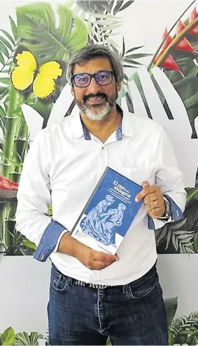  ?? | Fotos de cortesía ?? El periodista y escritor Carlos Dáguer realizó el lanzamient­o de su libro en la Feria Internacio­nal del Libro de Bogotá.