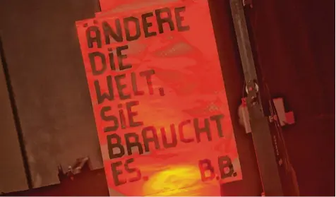  ?? Foto: Ulrich Wagner ?? Das Brechtfest­ival Motto 2017 lautete: „Ändere die Welt, sie braucht es.“