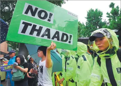  ?? JUNG YEON-JE / AGENCE FRANCE-PRESSE ?? People protest against the deployment the US Terminal High Altitude Area Defense missile system in Seoul on Sunday.