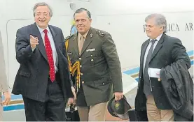  ??  ?? Muñoz. El ex secretario junto a su jefe, Néstor Kirchner.