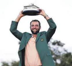  ?? // AP ?? Jon Rahm le puso la chaqueta verde al campeón