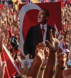  ?? AFP/GETTY IMAGES ?? Thousands of Turks rallied Sunday to condemn the coup attempt.