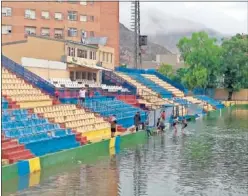  ??  ?? IMPRACTICA­BLE. Los Arcos seguía inundado en el día de ayer.