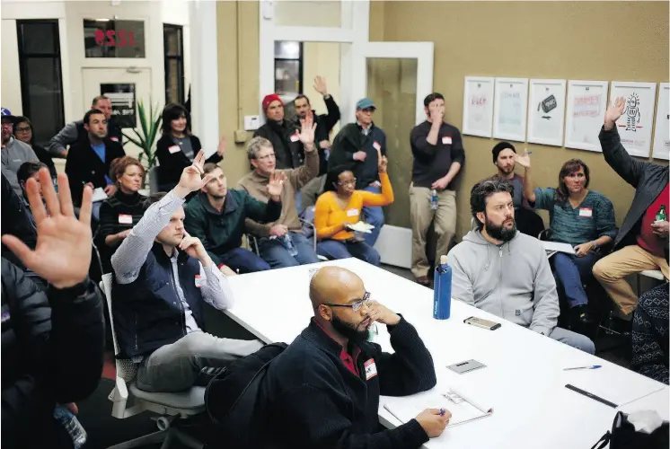  ?? PHOTOS: LUKE SHARRETT / THE WASHINGTON POST ?? Attendees participat­e in a bitcoin meetup in January in Louisville, Ky. Investor and adviser Jacob Melin says that meetups that once attracted a half- dozen people in the city filled up with 40 or 50 as the price of bitcoin in 2017 soared past $2,000,...