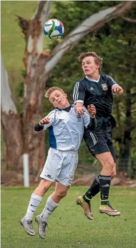  ?? PHOTO: MYTCHALL BRANSGROVE/FAIRFAX NZ ?? Timaru Boys’ Cam Anderson and Waitaki’s Caleb Roberts contest a header in Waitaki’s 3-1 victory at School Park yesterday.