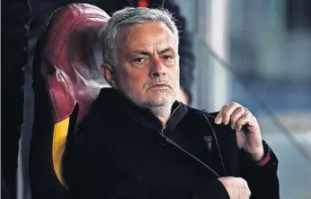  ?? ?? Mourinho sabe que a Roma não lhe “corta as pernas” caso apareça um tubarão