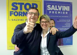  ??  ?? Soddisfatt­o Maurizio Fugatti insieme alla collega Giulia Zanotelli