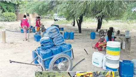  ?? ?? En la aldea Pesempo’o utilizan un aljibe comunitari­o para juntar agua.