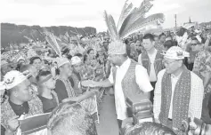  ??  ?? Gobind shakes hands with participan­ts of the procession. Ling is seen behind him.