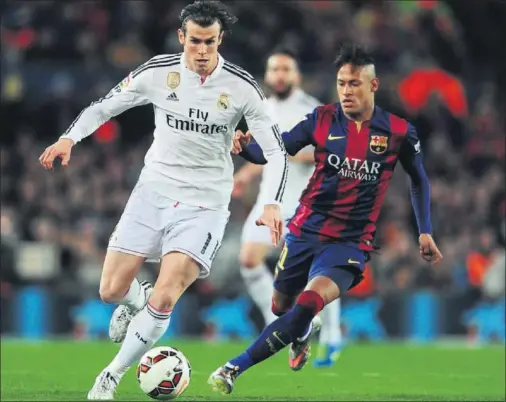  ??  ?? FICHAJES DE RELUMBRÓN. Bale y Neymar, dos de los traspasos millonario­s por los que la UEFA quiere regular el sistema de fichajes.
