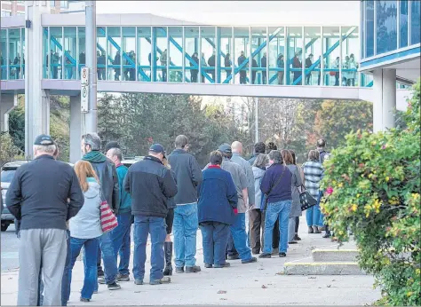  ?? CP PHOTO ?? Potential jurors arrive for jury selection for the retrial of Dennis Oland in the bludgeonin­g death of his millionair­e father, Richard Oland, at Harbour Station arena in Saint John, N.B., on Monday.