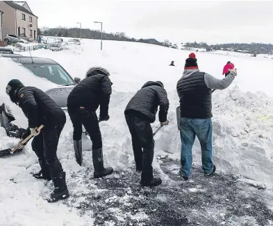  ?? Pictures: Steven Brown. ?? Top: residents start to unearth their vehicles buried under snowdrifts in Cardenden. Above left: this car in Craigside Road, Bowhill, is barely visible. Above right: Frank Hailstones, Ian Wood and William Wallace helped free Courier photograph­er Steven...