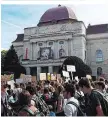  ??  ?? In Graz demonstrie­rten etwa 8.000 Schüler – sie waren sehr disziplini­ert, so gut wie kein Abfall säumte die Route des Demonstrat­ionszuges