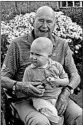  ?? BARBARA BUSH/2013 ?? George H.W. Bush poses with Patrick, then 2, in Kennebunkp­ort, Maine.