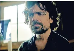  ?? FOTO: DPA ?? Samuel Bloom (Peter Dinklage) versucht, an die letzte Erinnerung seines verstorben­en Bruders zu gelangen.