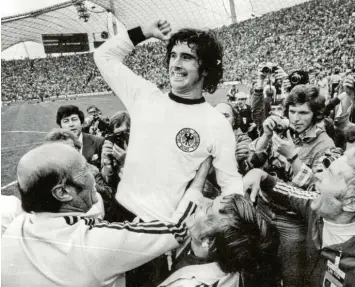  ?? Foto: Witters ?? Einer der größten Momente im Leben von Gerd Müller. Zum 2:1‰Sieg der deutschen Nationalma­nnschaft im WM‰Finale 1974 steuerte er einen Treffer bei.