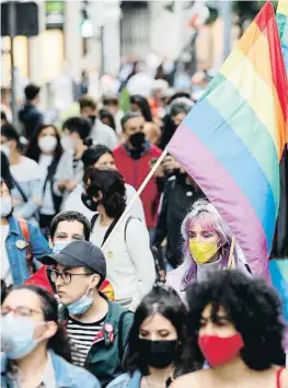  ?? LUIS TEJIDO / EFE ?? Marcha contra las agresiones al colectivo LGTBI+, en Bilbao