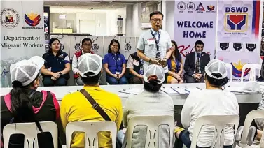  ?? ?? AID FOR RETURNING OFWS — Overseas Filipino workers receive immediate assistance from various government agencies led by the Department of Migrant Workers headed by Undersecre­tary Hans Cacdac upon their return to the country from war-torn Israel on Monday, Nov. 6, 2023. (DMW FB)