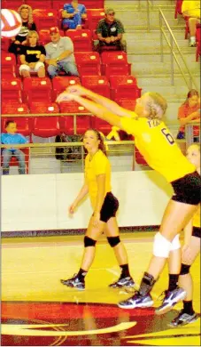  ?? MARK HUMPHREY ENTERPRISE-LEADER ?? Prairie Grove senior Anna Kidd plays the volleyball back over in a benefit match against Farmington.