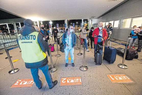  ?? IGNACIO SÁNCHEZ/ARCHIVO ?? Los controles de Covid-19 también se harán a los porteños que viajen a más de 150 kilómetros por 72 horas