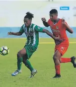  ??  ?? AVANCE. Víctor Moncada lideró la generación de juego del Juticalpa.