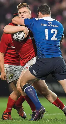  ?? SPORTSFILE ?? Collision course: Rory Scannell is tackled by Leinster’s Robbie Henshaw