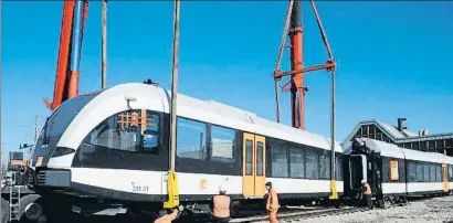  ?? MERCÈ GILI / ARCHIVO ?? Llegada a Lleida en el 2016 de las primeras unidades de la serie 331, los trenes más modernos de la compañía