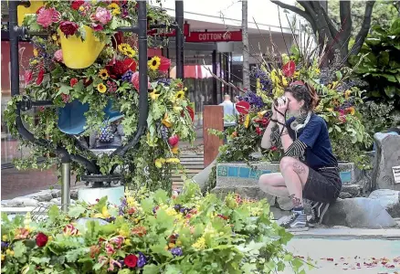  ?? KEVIN STENT/STUFF ?? Amateur photograph­er Lucy Egan captures an extra colourful Bucket Fountain, which has been decked out by Wellington florist Melissa Connor for the third annual New Zealand Flowers Week.