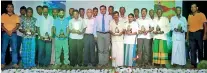  ??  ?? The outstandin­g farmers with CIC team and chief guests at the felicitati­on ceremony