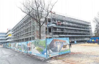  ?? FOTO: ALEXANDER KAYA ?? Am Zentrum für Quanten- und Biowissens­chaften der Uni Ulm wurde Richtfest gefeiert.