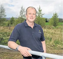  ?? Pictures: Steve Brown. ?? Local helicopter pilot Guy Stephens who helped tackle the Errol reed bed blaze, above, on Monday.