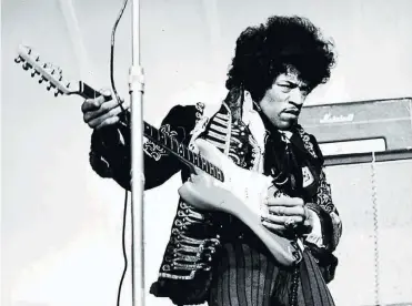  ?? AFP ?? Jimi Hendrix, que hizo una interpreta­ción futurista del himno de Estados Unidos para cerrar Woodstock.