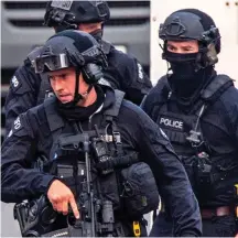  ??  ?? Quick and decisive: Armed police scramble to the hotel after reports of the stabbing rampage